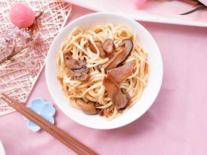 Braised E-fu Noodles with Wild Mushroom & Abalone Sauce