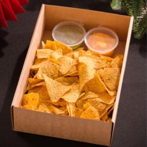 墨西哥粟米片配芝士醬及牛油果醬